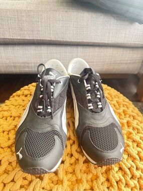 Puma man Black and White Low-Top Sneakers size 9
